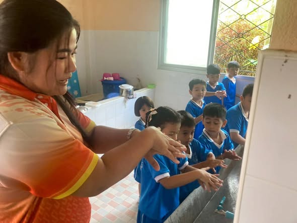 เนื่องด้วยสมัชชาใหญ่แห่งสหประชาชาติได้กำหนดให้วันที่ 15 ของทุกปี เป็นวันล้างมือโลก (Global Hand Washing Day)  
องค์การบริหารส่วนตำบลหนองบัวจึงได้จัดกิจกรรมวันล้างมือโลก ประจำปี 2568 "Be a handwashing herol :ผู้พิทักษ์มือสะอาด" โดยจัดทำการสอนวิธีล้างมือ 7 ขั้นตอน ให้กับศูนย์พัฒนาเด็กเล็กตำบลหนองบัว